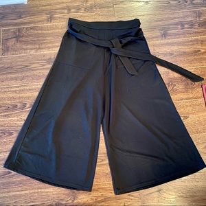 FLOWY BLACK CROPPED PALAZZO PANTS SIZE L